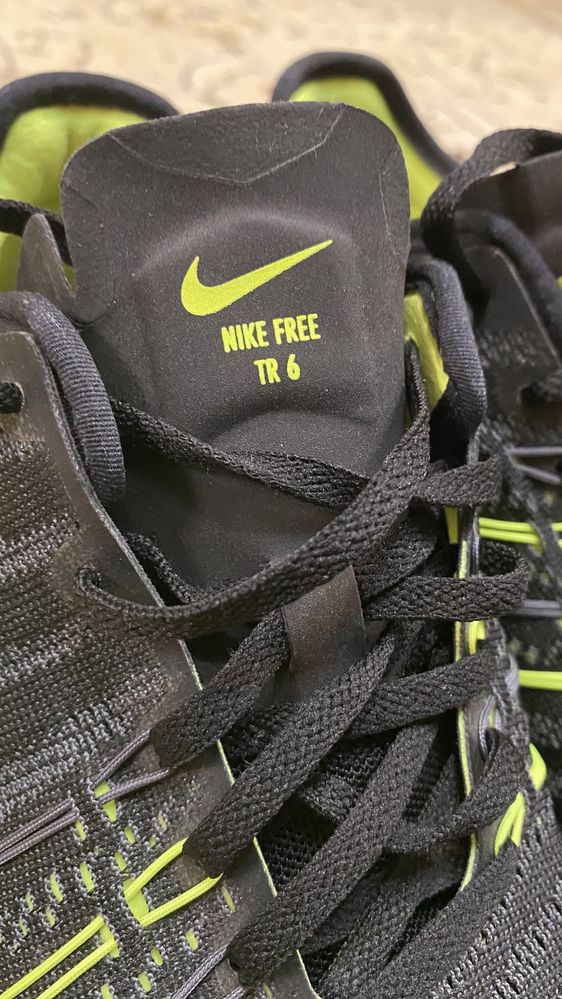 Продам кроссовки Nike для фитнеса