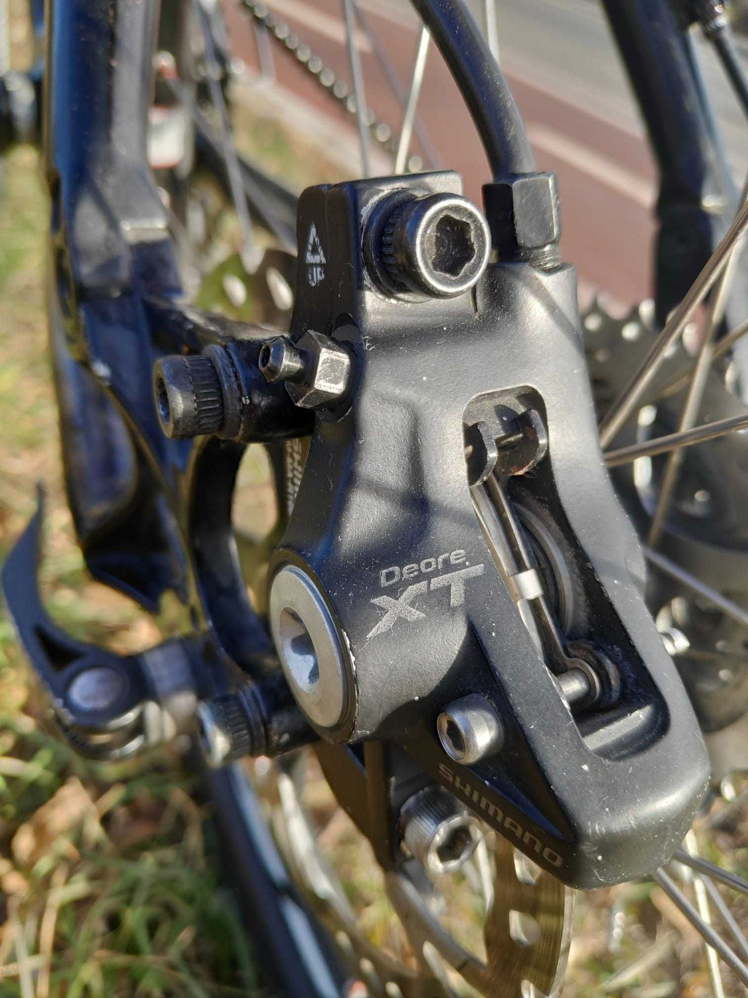 Mountain Bike cu cadru din carbon pe care-l cauți  XT SLX 2x9