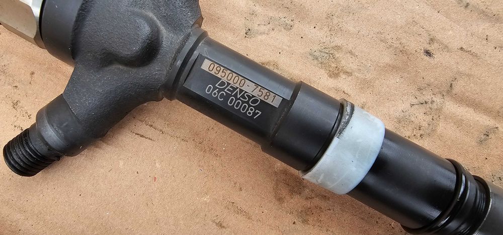 Injectoare Toyota Corolla Avensis Rav 4 2.0 D4D 2004 2005 / 2006 2007