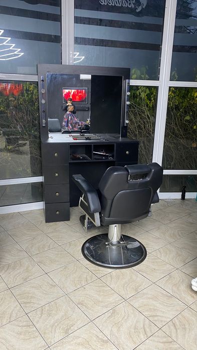 Închiriez post de frizerie !