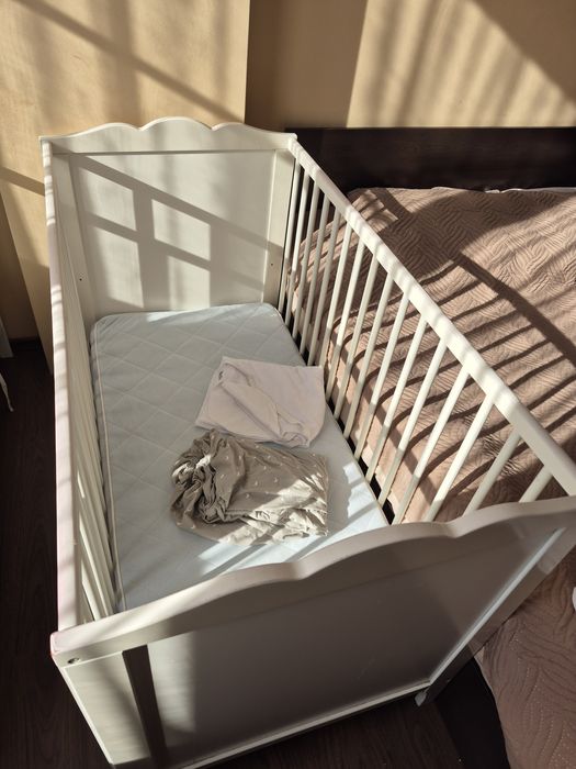 Бебешка кошара + матрак икеа 120/60см. + подарък