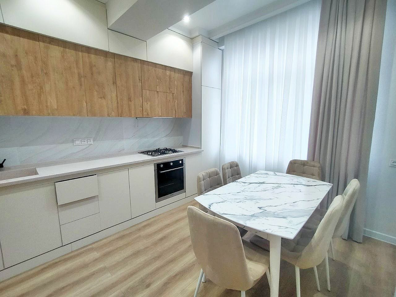 Метро БИЙ 2х - комн. 65м² кирпич с евроремонтом и обстановкой