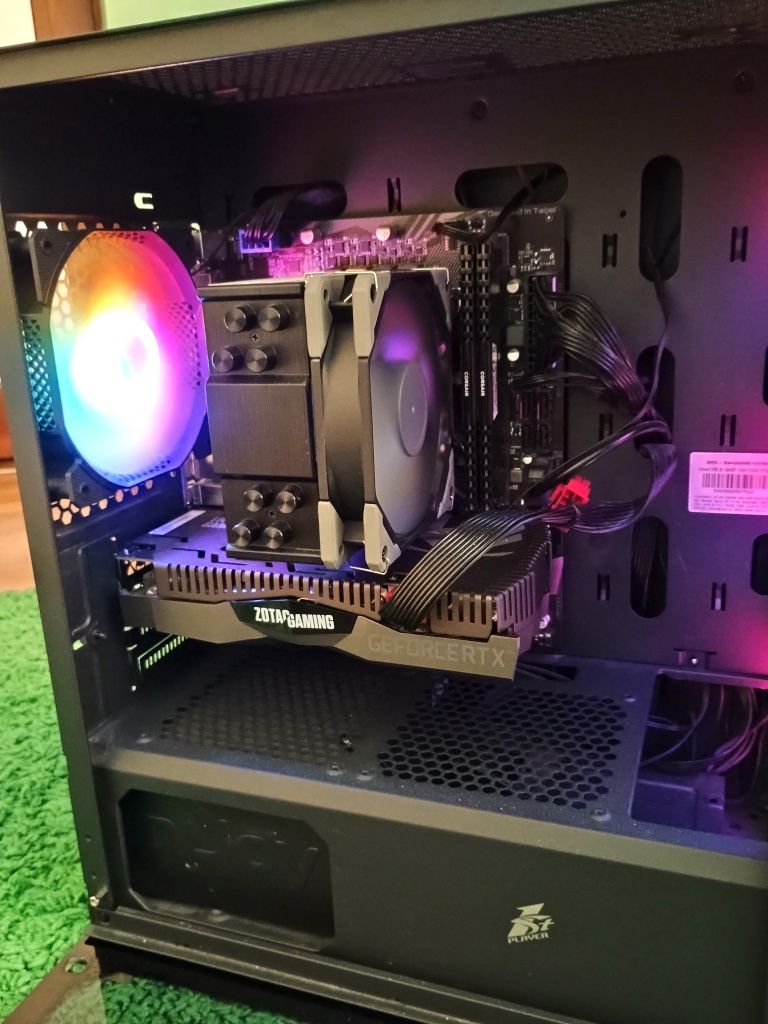 Vând PC GAMING, performant