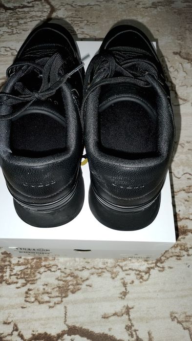 GUESS .номер 44 номер