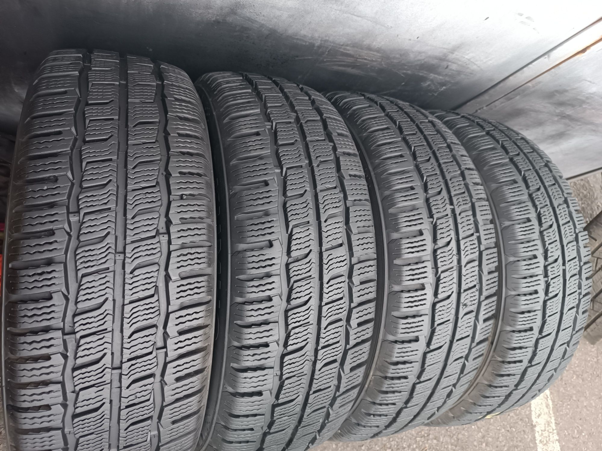 215/65/16 С Kumho