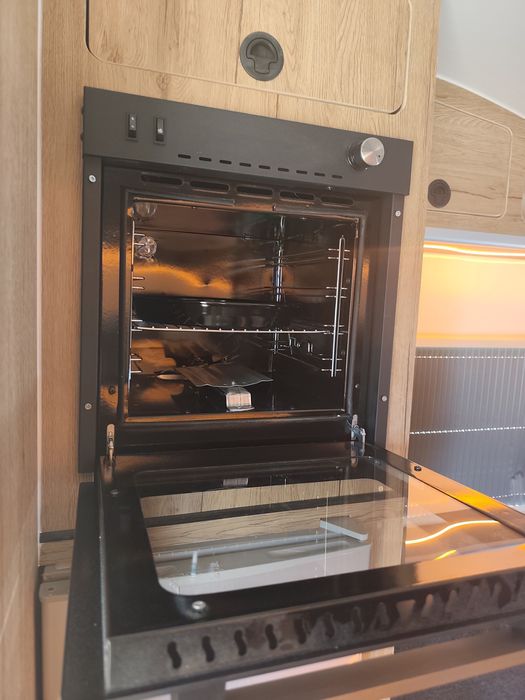 Каравана НОВА 4 метра кара се с Б категория