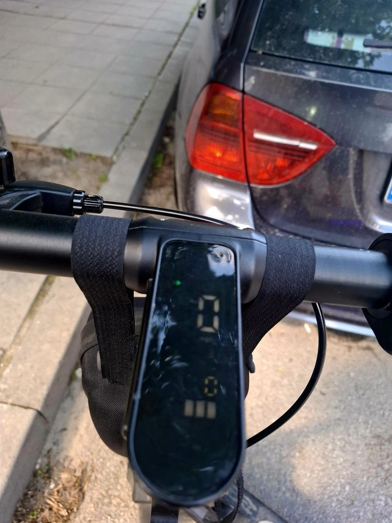 Електрическа тротинетка Kugoo G5, като нова. На 100км + подаръци