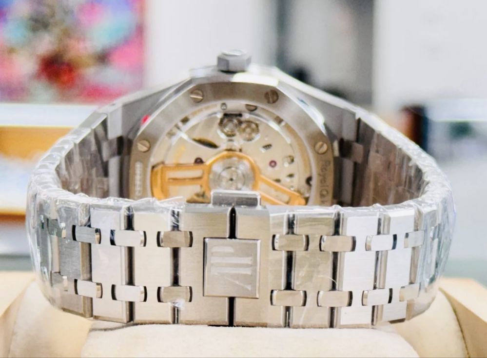 Часовник Audemars Piguet НАМАЛЕН!