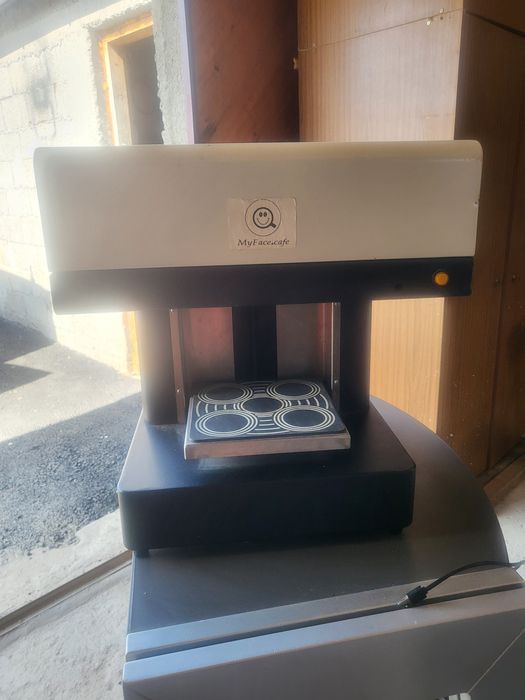 Принтер за рисуване върху кафе и млечни продукти