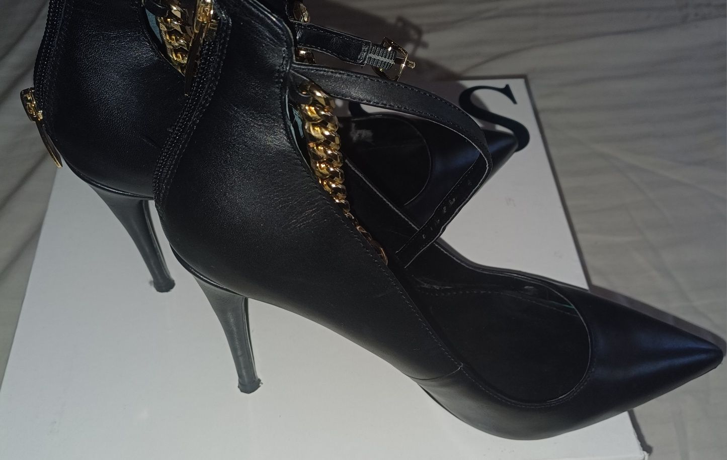 Официални обувки Guess