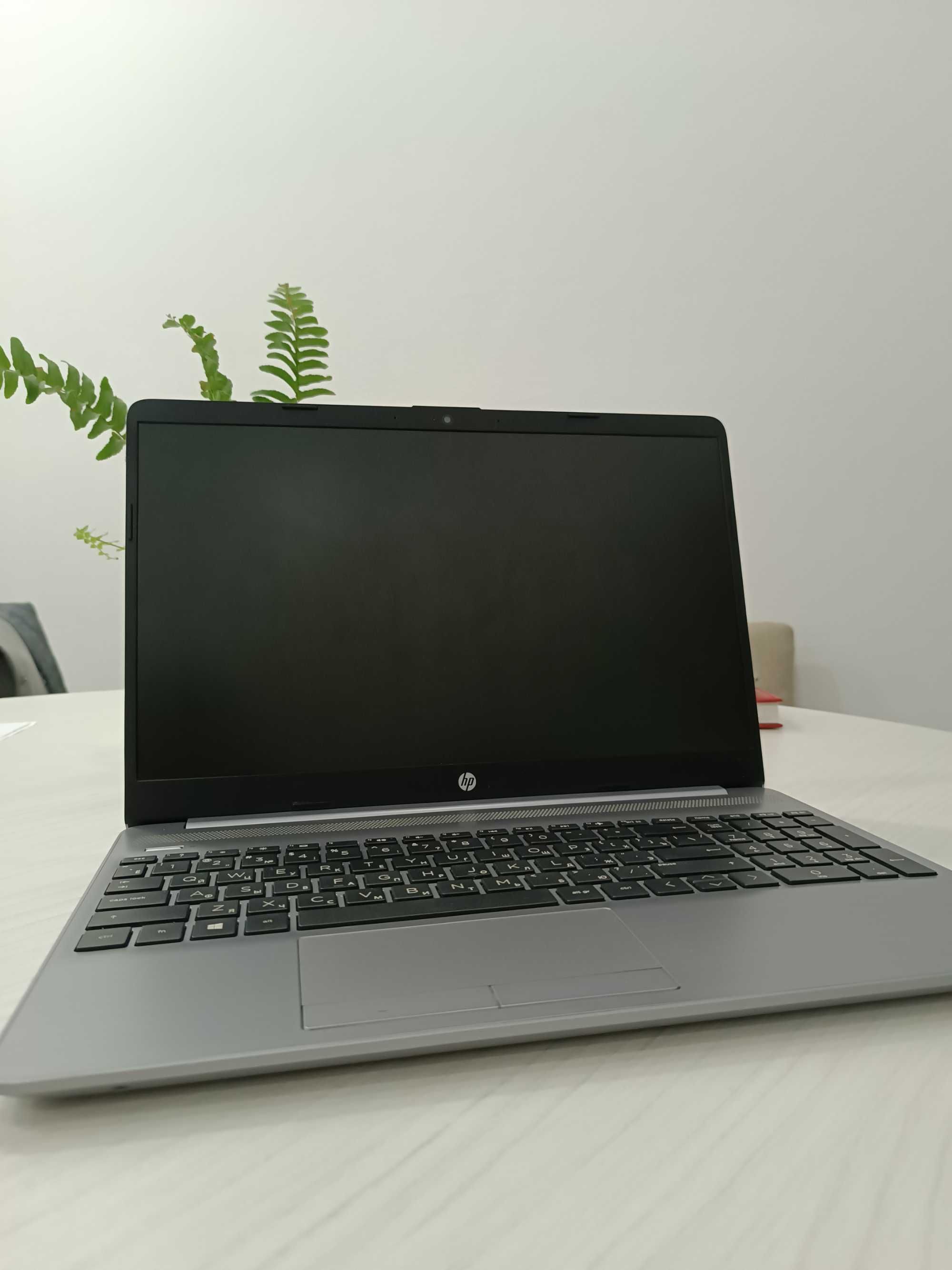 Ноутбук HP G8 256