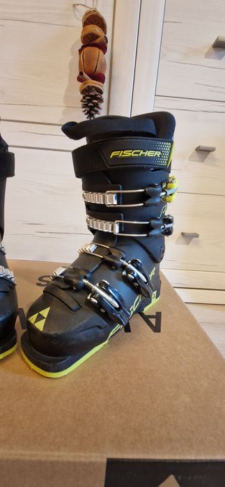 CLapari Fischer RC4 60 JR
Marimea 34 (21.5)