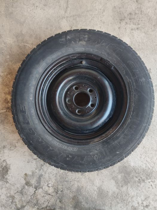 Продам 4 колеса б/у на дисках. Размер 175*70 R14