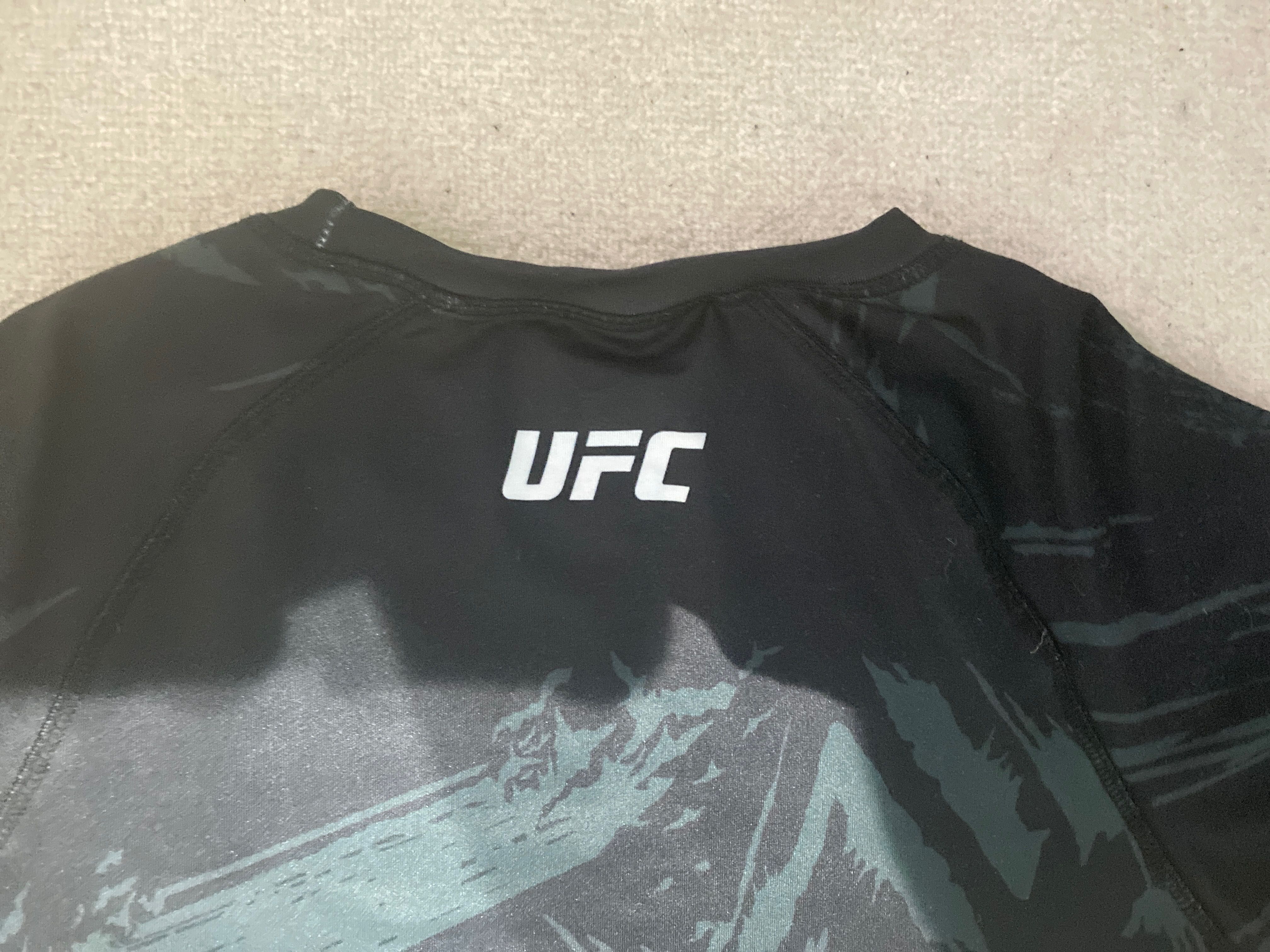 UFC къс екип черно/червен Xs