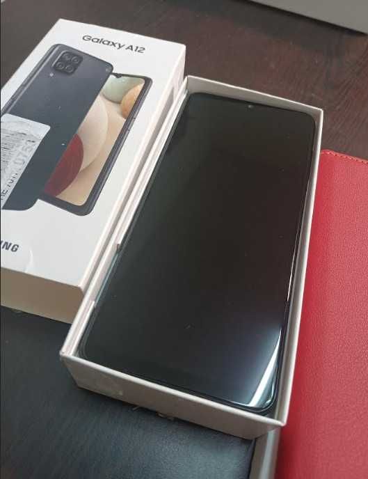 Смартфон Samsung Galaxy A12, 64 GB, цвят: черно + калъф