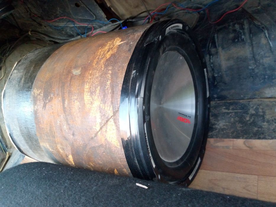 Сабвуфер в отличном состоянии