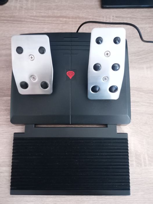 Vând volan gaming seaborg 400