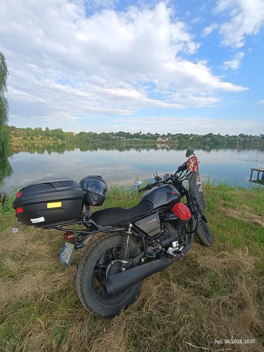 Moto Guzzi Carbon V7 2018