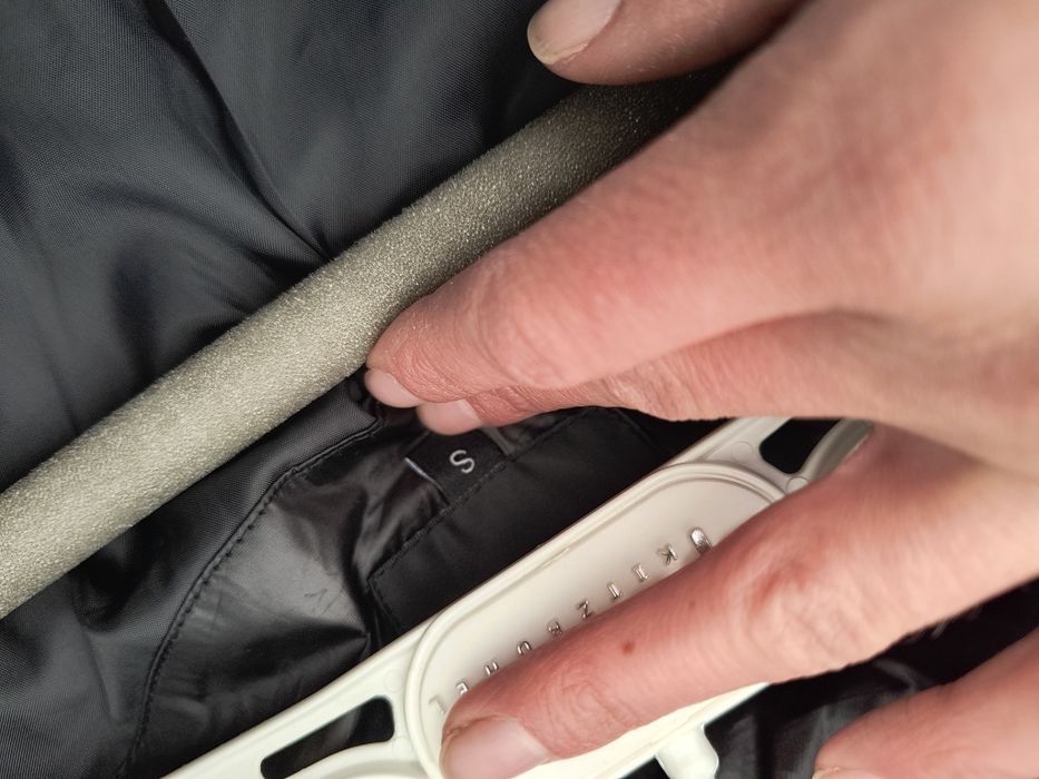 Дълго ,черно ,зимно яке