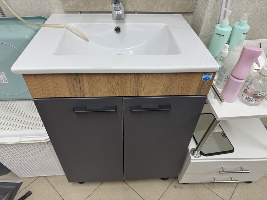 Продается мойка со шкафом в илеальном состоянии