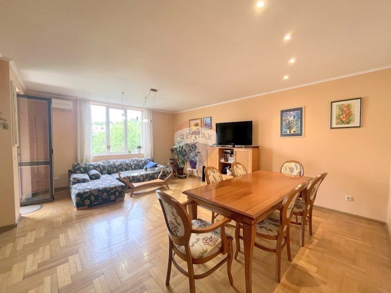 Продава се Тристаен апартамент в Варна, Бриз - 120 кв.м за 1959 €/кв.м - Снимка #2