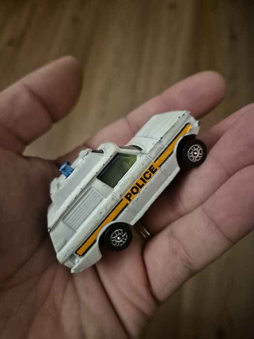 Corgi juniors range rover police