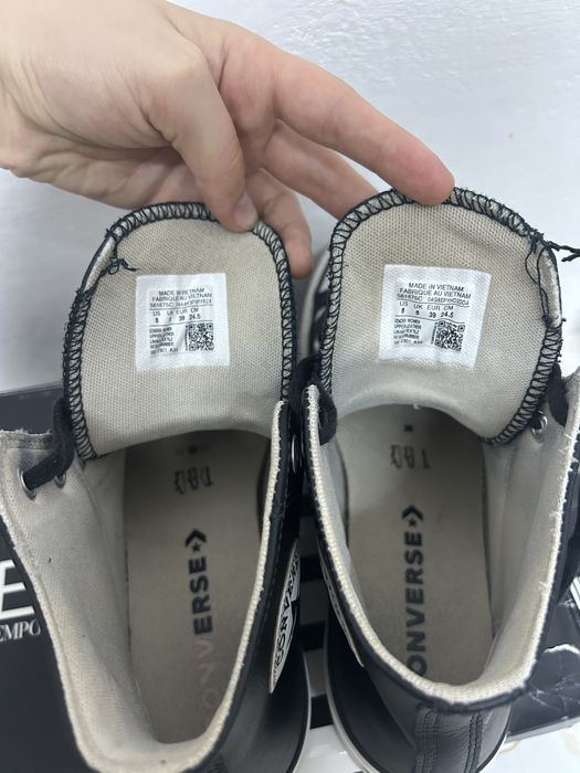 Converse negri de piele