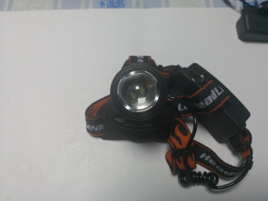 Lanterna de cap cu led cree T6 cu zoom