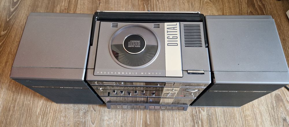 Радиокасетон Philips D8878
