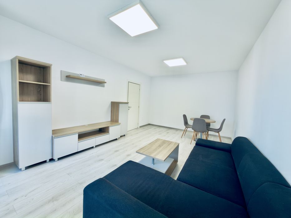 Apartament in zona Tractorul la et 4/8 cu loc de parcare si boxa