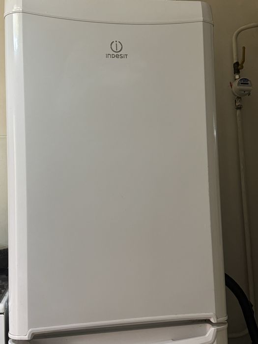 Холодильник Indesit