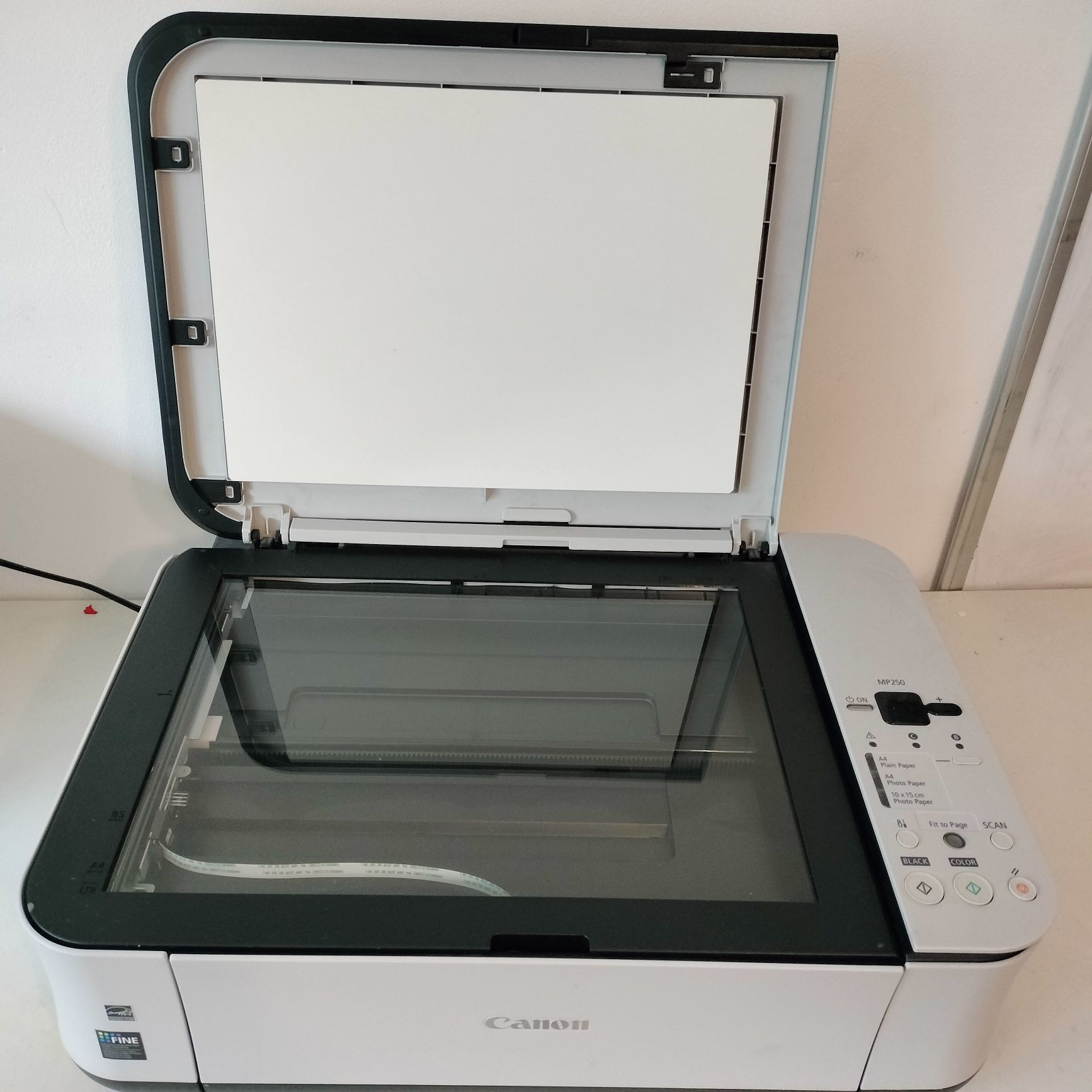 Vând imprimantă multifuncțională CANON MP 250