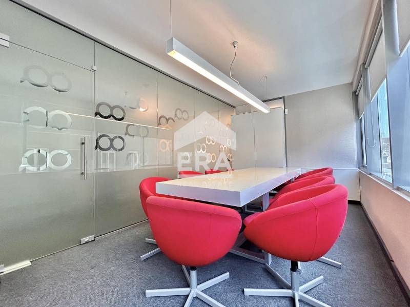 Дава се под наем Офис в София, Център - 135 кв.м за 3500 € - Снимка #1