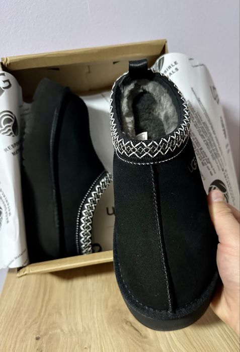 UGG Tazz Black.