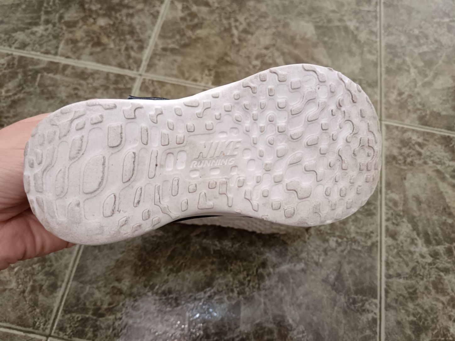 Nike revolution 6