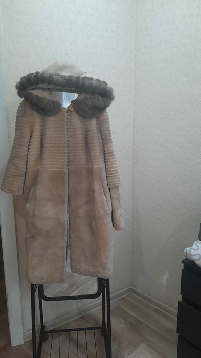 Светлая шуба мутон