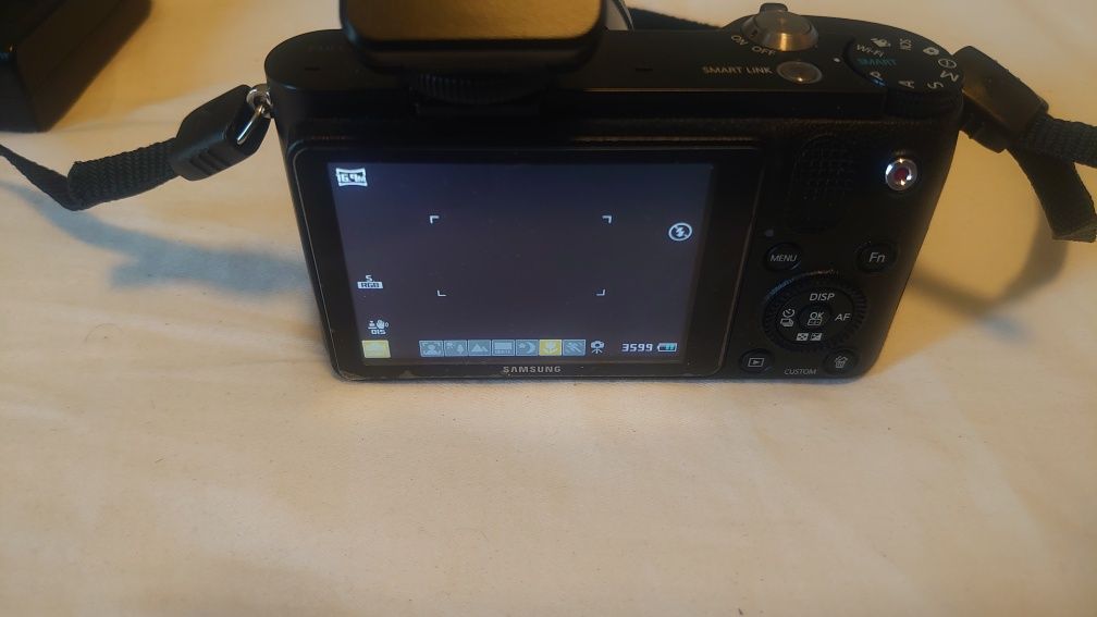 Безогледален фотоапарат Samsung NX 1000