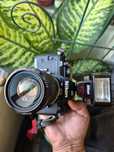 SLR Nikon FA cu obiectiv și blitz Nikon