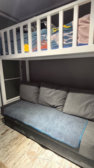 Кровать двухъярусная , софа раскладная