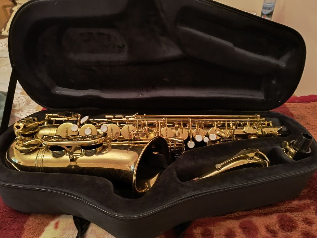 Vând saxofon Startone Alto
