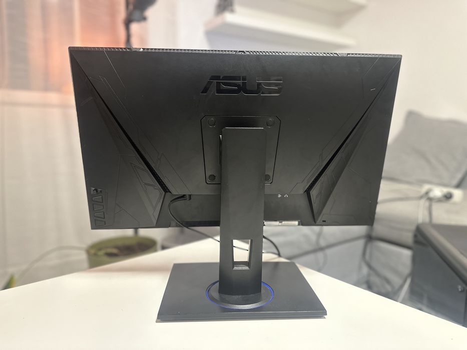 PC Gaming i7 + GTX 1070 Ti (AIO) + Monitor ASUS + Tastatură + Mouse