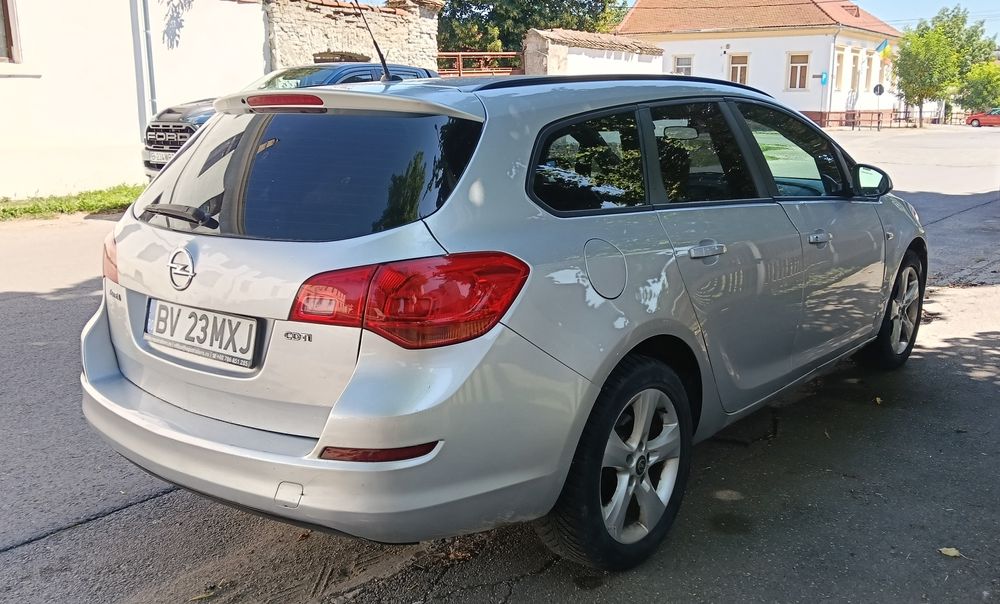 Vand Opel Astra J / 1.7 diesel / Navy XL / clima