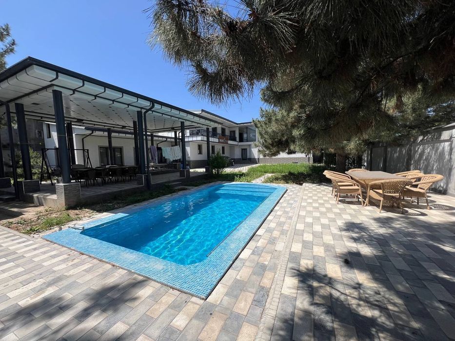 Oqtoshdan dacha sotiladi