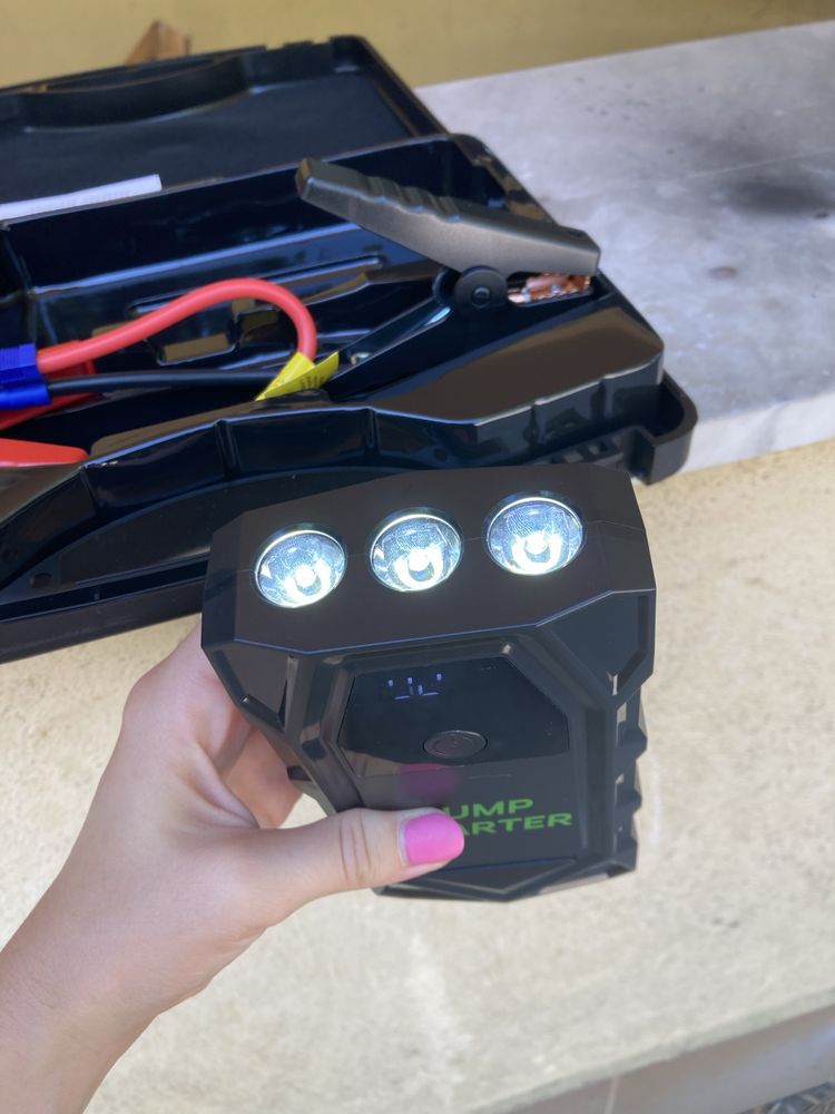 Бустер стартер Jump Starter 18000mAh, 12V, 2000Ah с компресор