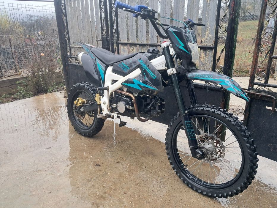 Vand cross 125cc,cititi descrierea