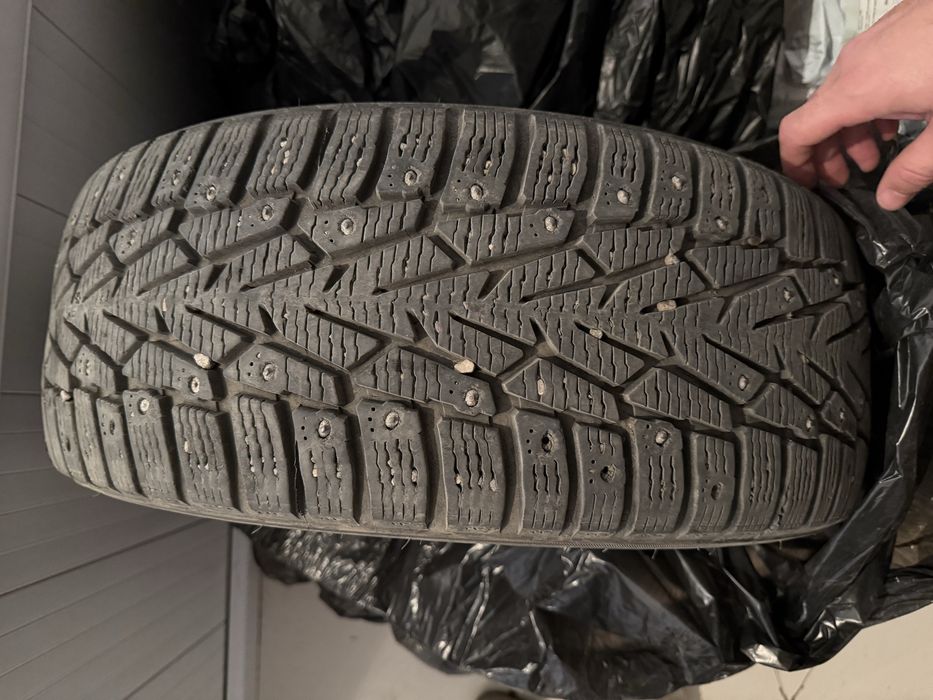 Зимние шины 205 55 R16 хорошем состоянии