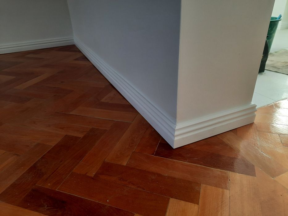 Montaj parchet laminat și plintă.