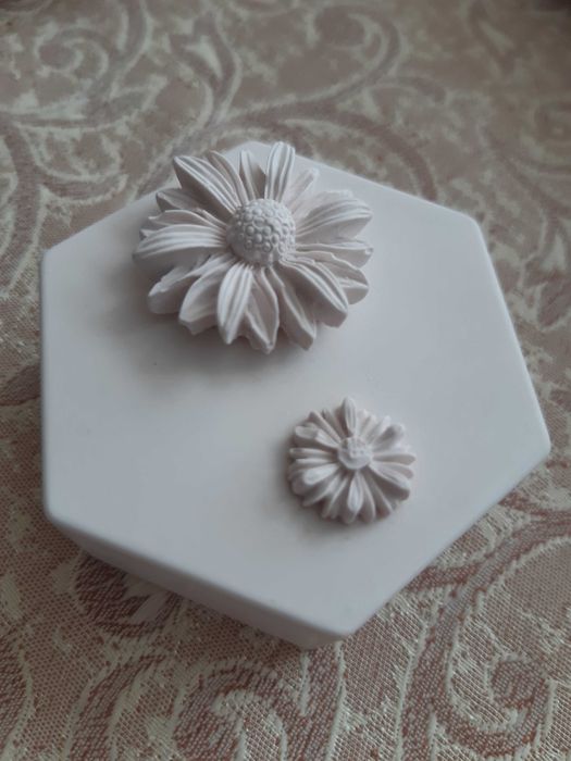 Коледни декорации в нежни, пастелни цветове