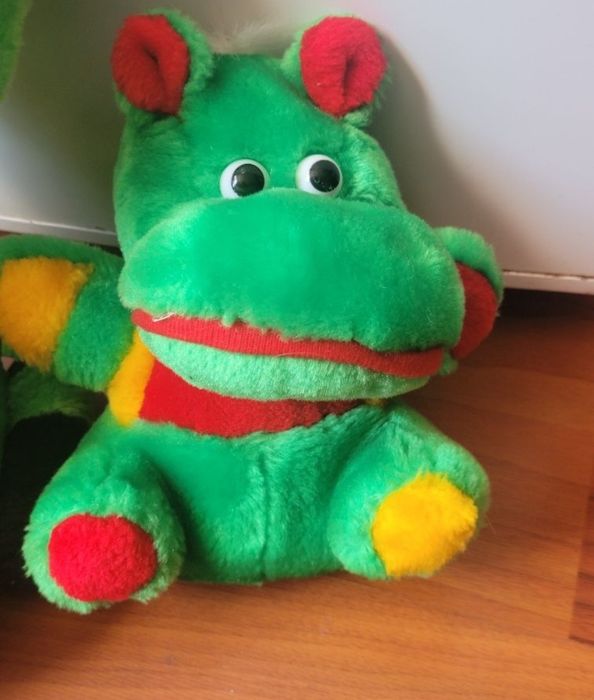 Pluşuri verzi, jucarii