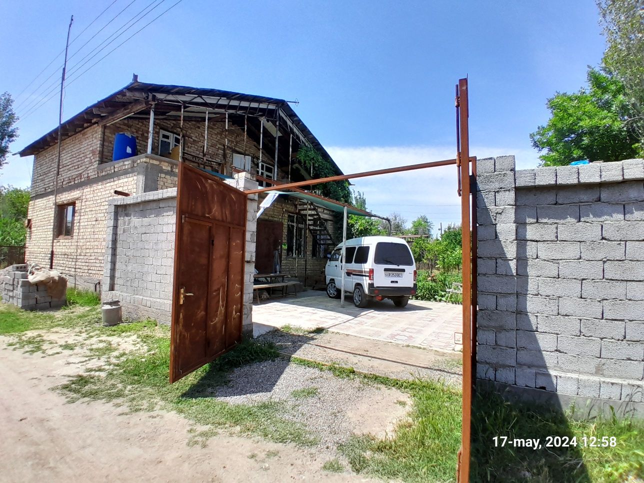 Dacha sotiladi..